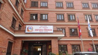 वैदेशिक व्यापारमा संकुचन, आयात निर्यात दुवै घट्यो