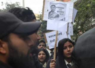 शालिन पाेख्ररेल हत्याकाे सत्यतथ्य  छानबिन गर्न माग  गर्दै  बिद्यार्थीकाे प्रदर्शन