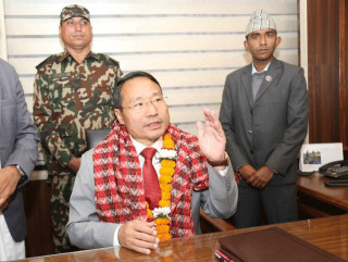 अर्थतन्त्रका बारेमा जानकार रहेको र समाधानको लागि काम गर्ने अर्थमन्त्री पुनको  प्रर्तिवद्धता