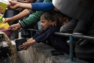 मान्छे कतिदिनसम्म खाना नखाई बस्नसक्छ ?