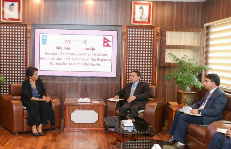 राष्ट्रसंघकी सहायक महासचिवद्वारा अर्थमन्त्रीसँग भेट, आर्थिक सामाजिक विकासमा  पुर्‍याएको योगदानको प्रशंसा