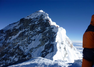 सगरमाथा आरोहणमा रहेका एक केन्याली पर्वतारोही मृत भेटिए