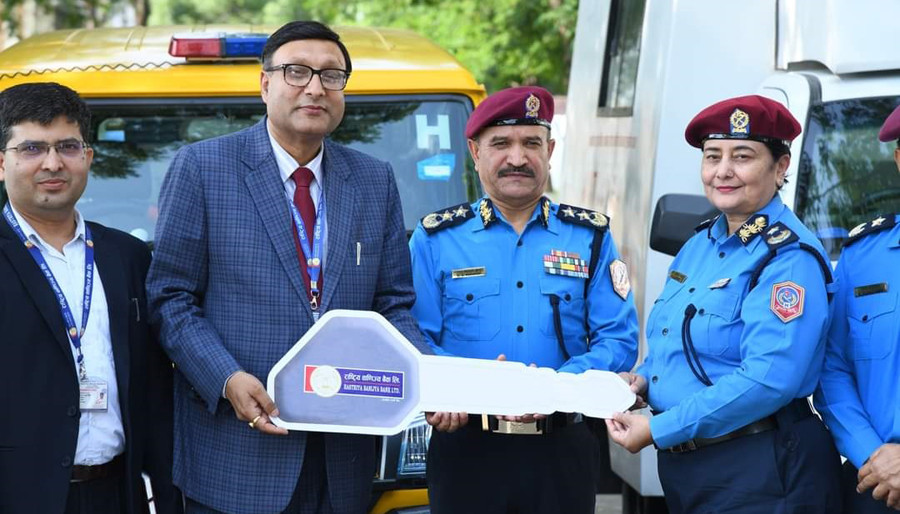 राष्ट्रिय बाणिज्य बैंकद्वारा नेपाल प्रहरी अस्पताललाई एम्बुलेन्स र शववाहन सहयोग