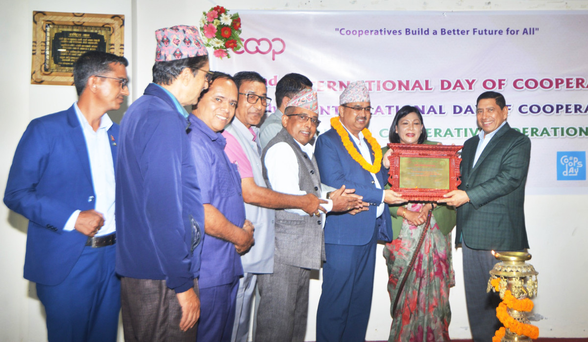 राष्ट्रिय सहकारी महासंघद्वारा विभिन्न व्यक्तित्व तथा संघसंस्था पुरस्कृत