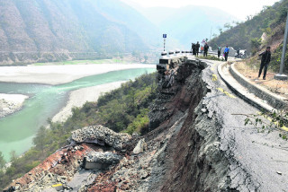 बाढीपहिरो र डुबानका कारण बिमा कम्पनीमा ९ अर्ब ५४ करोडको दावी, भुक्तानी भने न्यून