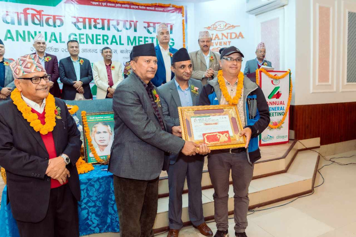 नेपालपत्र न्युजका  सम्पादक खड्कालाई दुई संघको सम्मान