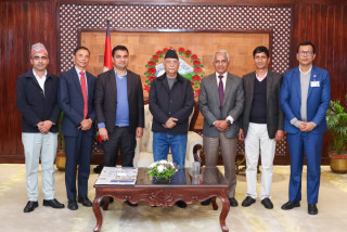 स्वास्थ्य बीमा सुधार सुझाव प्रतिवेदन कार्यान्वयनमा साथ दिने प्रधानमन्त्री ओलीको प्रतिबद्धता