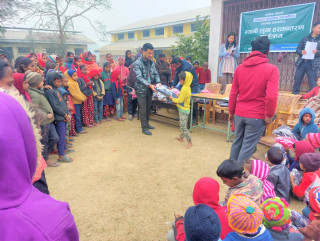 सानिमा बैंकद्वारा पर्सागढीका २ विद्यालयका विद्यार्थीलाई न्यानो लुगा वितरण