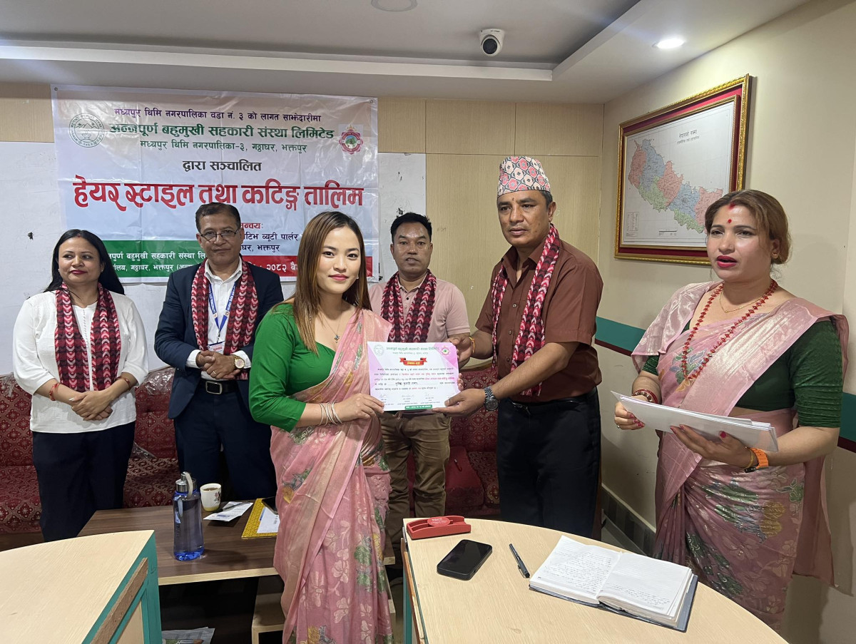 अन्नपूर्ण सहकारीद्वारा सदस्यहरुलाई एक महिने सौन्दर्य तालिम प्रदान