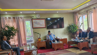 कृषि कर्जालाई सरलीकृत गर्न भन्दै कृषि मन्त्री अधिकारी र गभर्नर पौडेलबीच छलफल