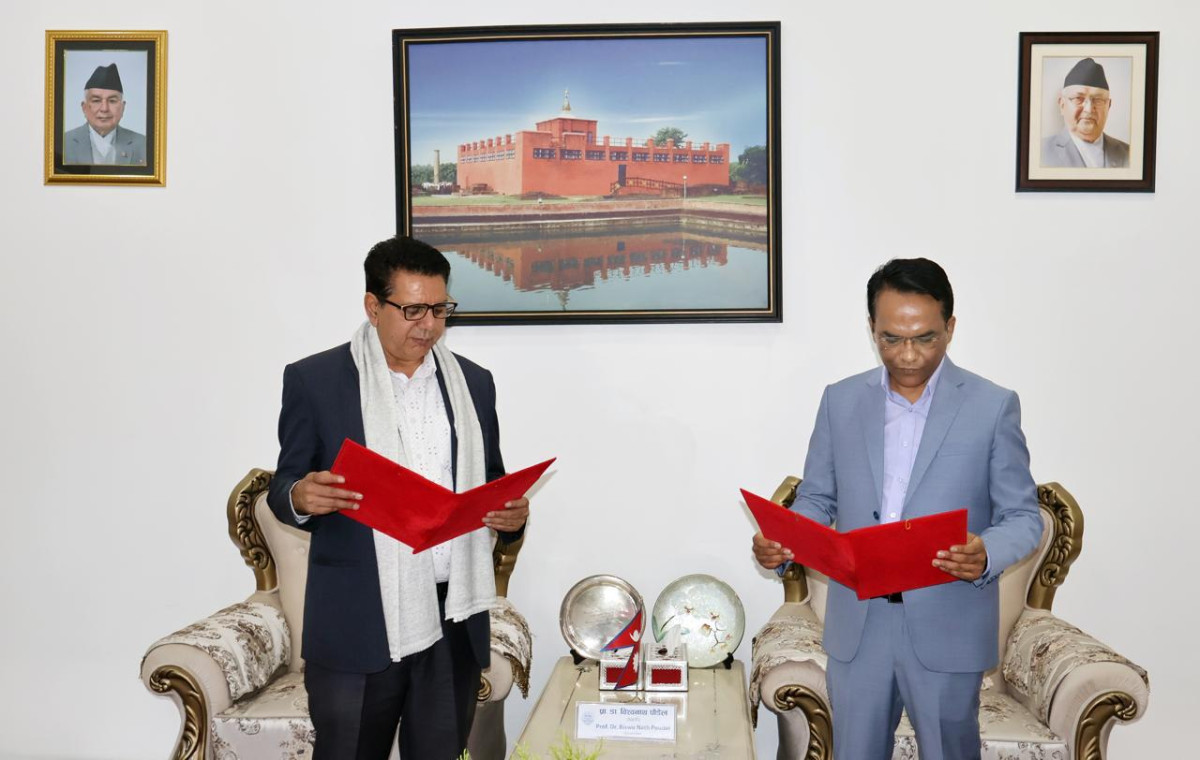 राष्ट्रिय वाणिज्य बैंकका नव नियुक्त अध्यक्ष देव कुमार ढकालद्धारा पदभार ग्रहण