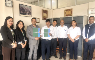 सानिमा बैंकले पाटन अस्पतालमा उपचार गर्ने  विपन्न महिलाको लागि आर्थिक सहयोग गर्ने