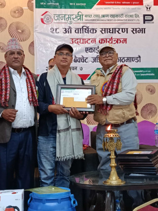 जनमुखी साकोसद्वारा नेपालपत्र न्युजका सम्पादक खड्का सम्मानित