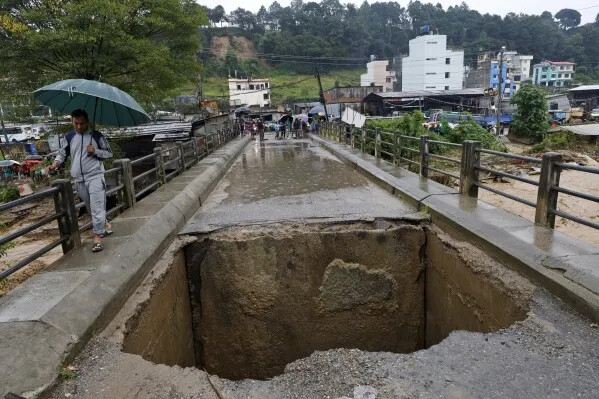 बाढी पहिरोले भौतिक पूर्वाधारतर्फ झण्डै सवा ७ अर्बको क्षति, कति लाग्छ पुनर्निर्माणमा ?