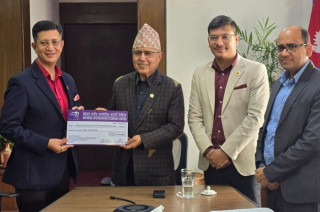नेशनल लाईफ इन्स्योरेन्सद्वारा भौतिक पूर्वाधार पुर्ननिर्माण कोषमा एक करोड आर्थिक सहयोग