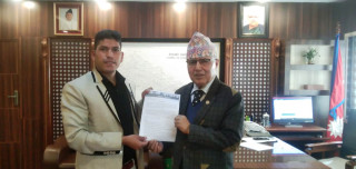 गभर्नरलाई बर्खास्तीको माग गर्दै जेन–जी युनाइटेडले अर्थमन्त्रीलाई बुझायो ज्ञापनपत्र, यस्ता छन् ७ कारण