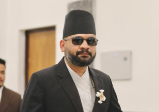 सामाजिक सञ्जालबाटै प्रधानमन्त्रीको आश्वासनः ‘कसैलाई घरबारविहीन बनाइँदैन, दीर्घकालीन समाधान हुनेछ’