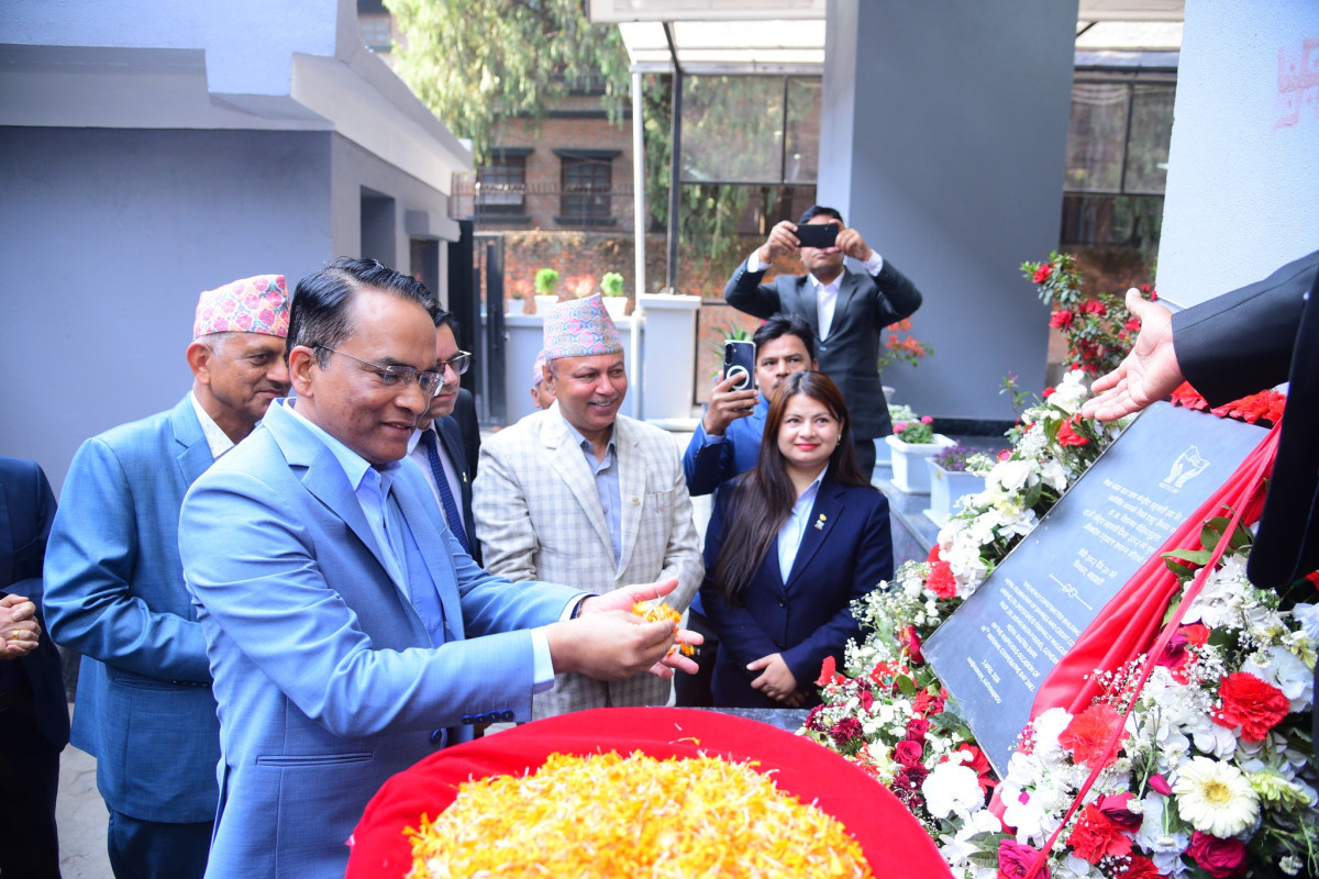 राष्ट्र बैंकका गभर्नर पाैडेलद्वारा नेफ्स्कूनको नयाँ भवन उद्घाटन