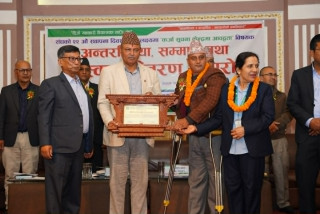 भक्तपुर बचत संघद्वारा पारिजात साकोसलाई  जिल्ला स्तरीय उत्कृष्ट पुरस्कार प्रदान