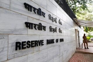 आरबीआईले भू–राजनीतिक तनावलाई ध्यानमा राख्दै मौद्रिक नीतिमा  अपनायो सतर्कता
