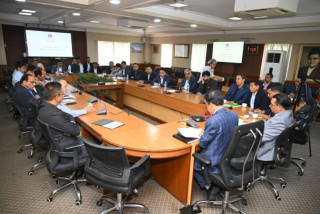 बहुराष्ट्रिय कम्पनीका २० ठूला करदातासँग अर्थमन्त्रीको छलफल