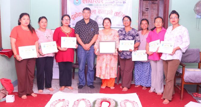 लोकेश्वर  आयोजनामा  दुबोको माला बनाउने तालिम